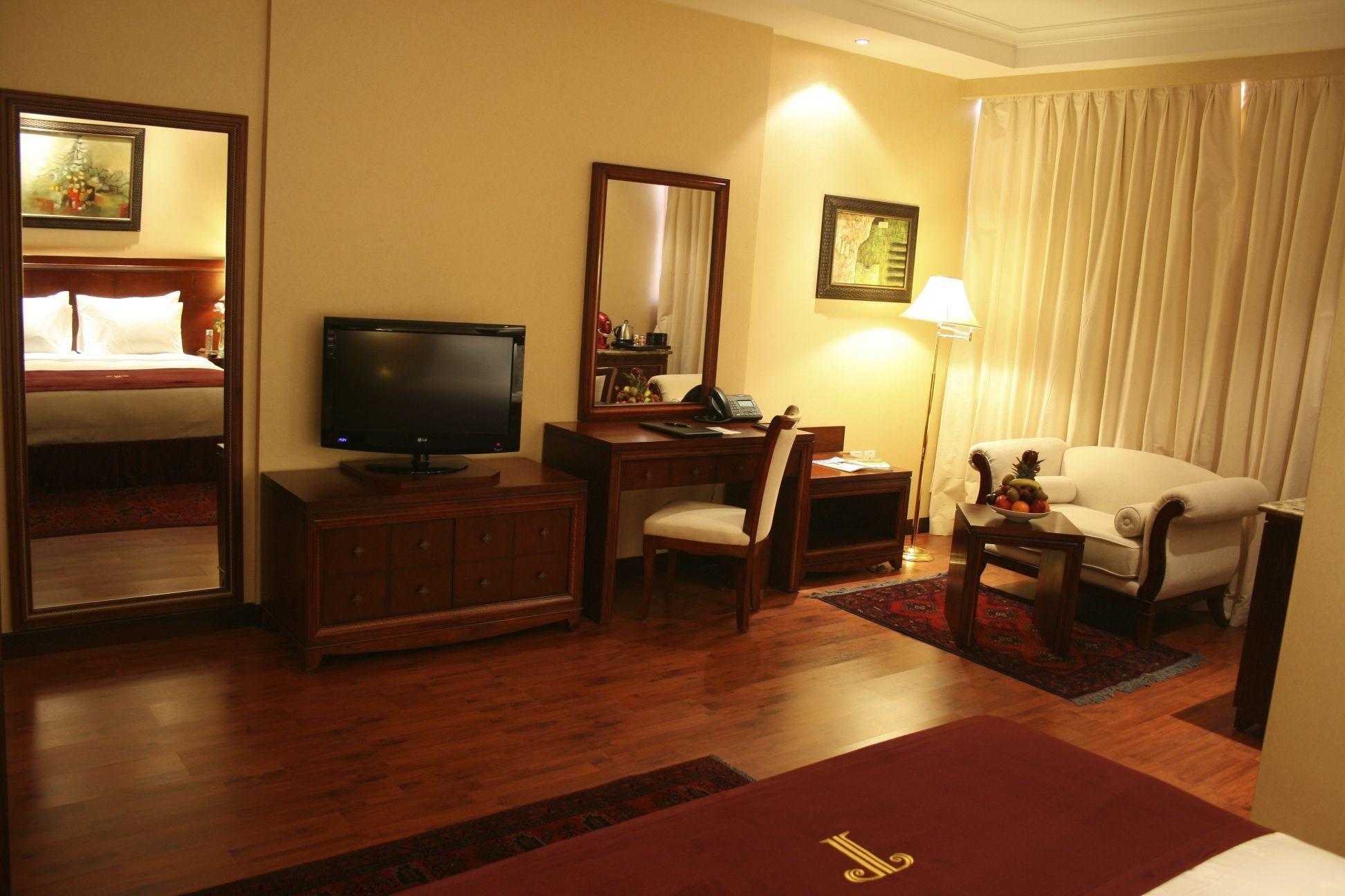 Trianon Royal Hotel Абу-Дабі Екстер'єр фото