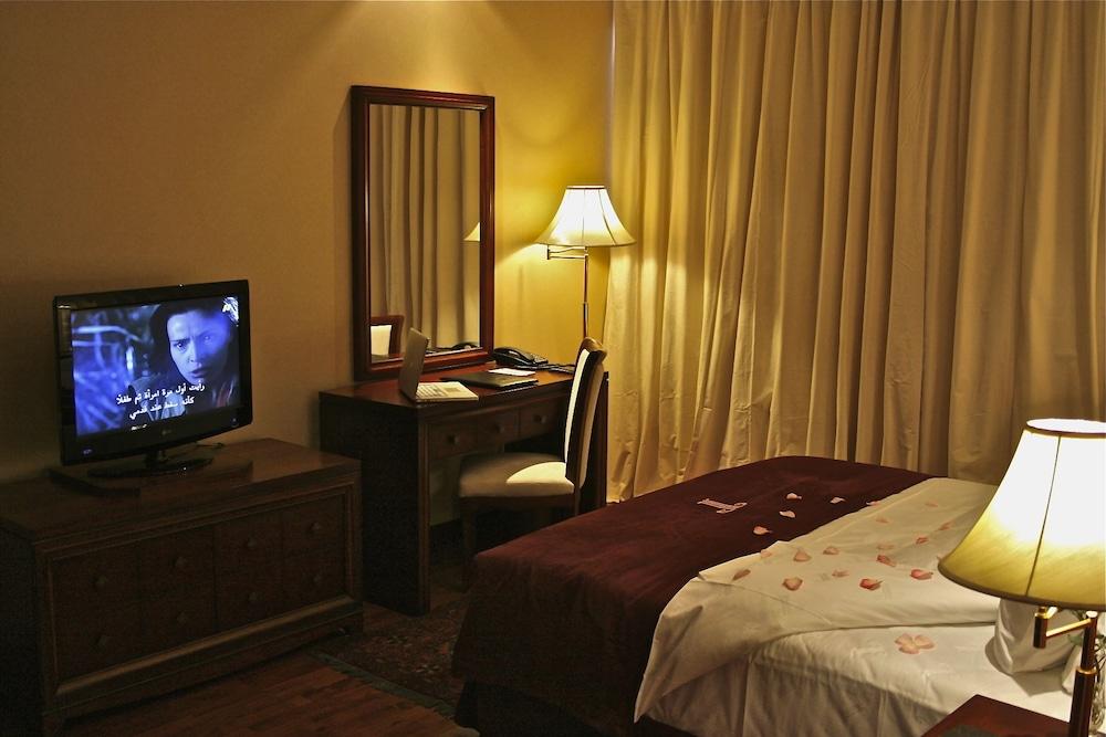 Trianon Royal Hotel Абу-Дабі Екстер'єр фото